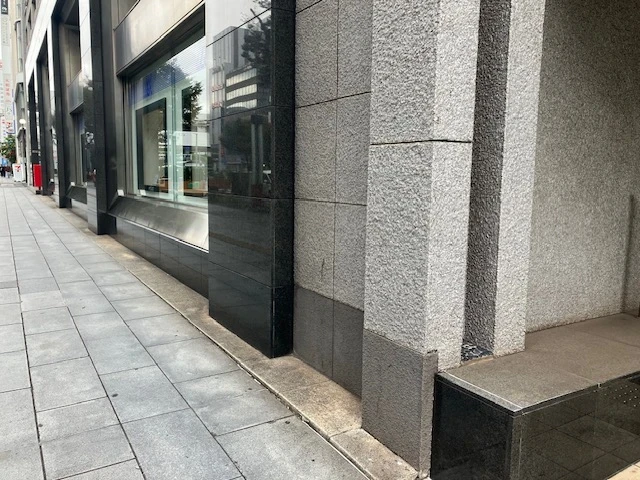 ビルの壁だね!